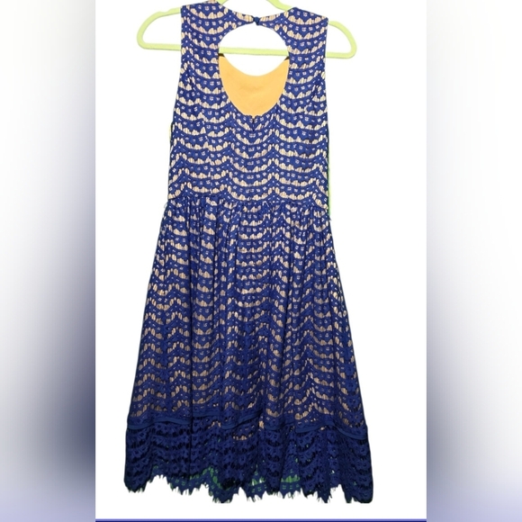 Eliza J Eyelet Blue Dress Size 6 EUC PTP 19 Length 38 - Picture 2 of 3